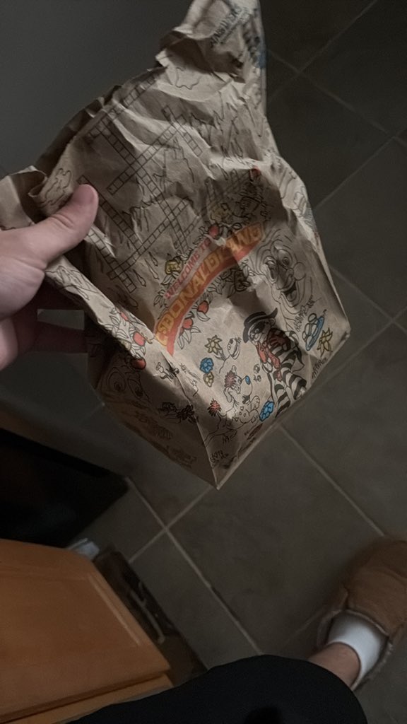 savingsonblack's tweet photo. $5 meal deal, best fucking deal in America https://t.co/O3eziwQWRv