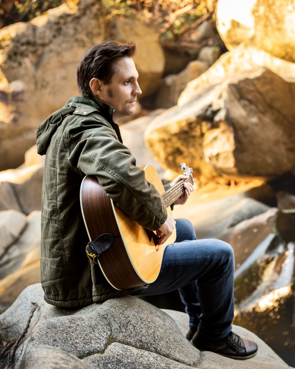 pinderbrothers's tweet image. Taking a moment today to reflect… and let the music say what words can’t.

#musicspeaks #wordsofpinder #poetry #lyricalist #musician