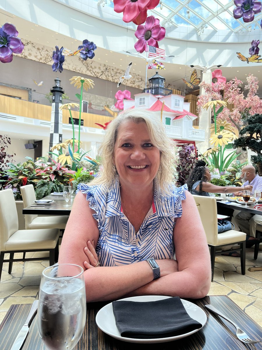 SJArmentrout's tweet image. Please help me wish my wife, Shelley a happy birthday! Yes, this picture is her! 😂