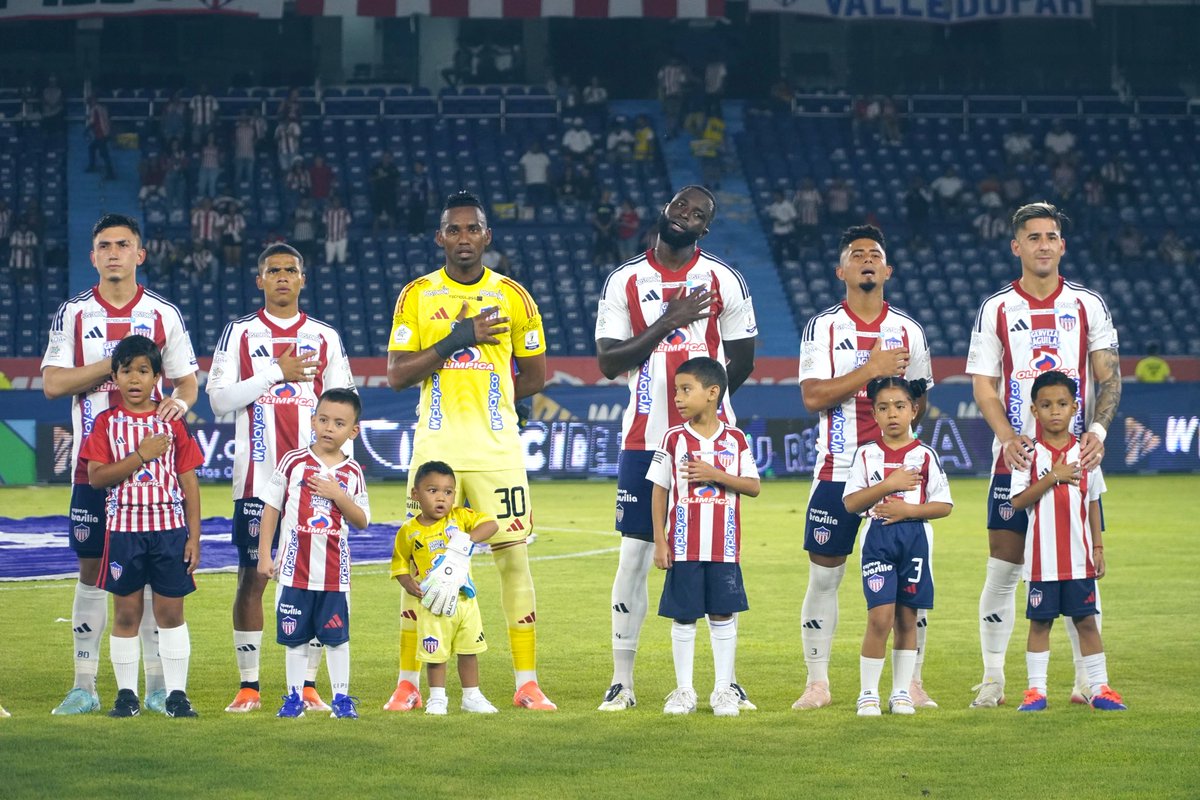 Victoria en casa🦈 🔴⚪️
Pasamos la página y seguimos trabajando para mejorar. 
Vamos por más 🙏🏾