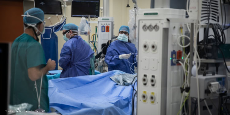 An emergency first-of-its-kind heart procedure was performed at the Rabin Medical Center.  

Read more at: ifcj.org/news/fellowshi…