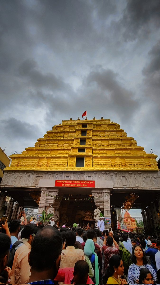 TruptiMore9's tweet photo. गणेश चतुर्थी २०२५🌺🌺🌺
#Pune https://t.co/xdBRwY38He