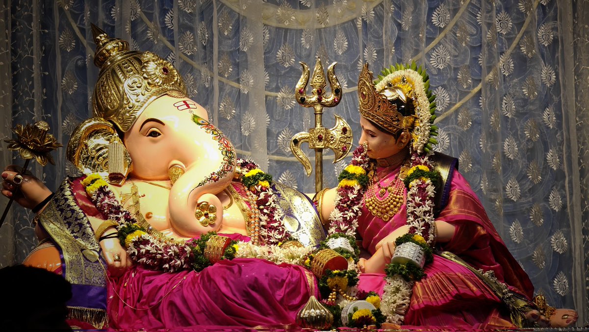 TruptiMore9's tweet photo. गणेश चतुर्थी २०२५🌺🌺🌺
#Pune https://t.co/xdBRwY38He