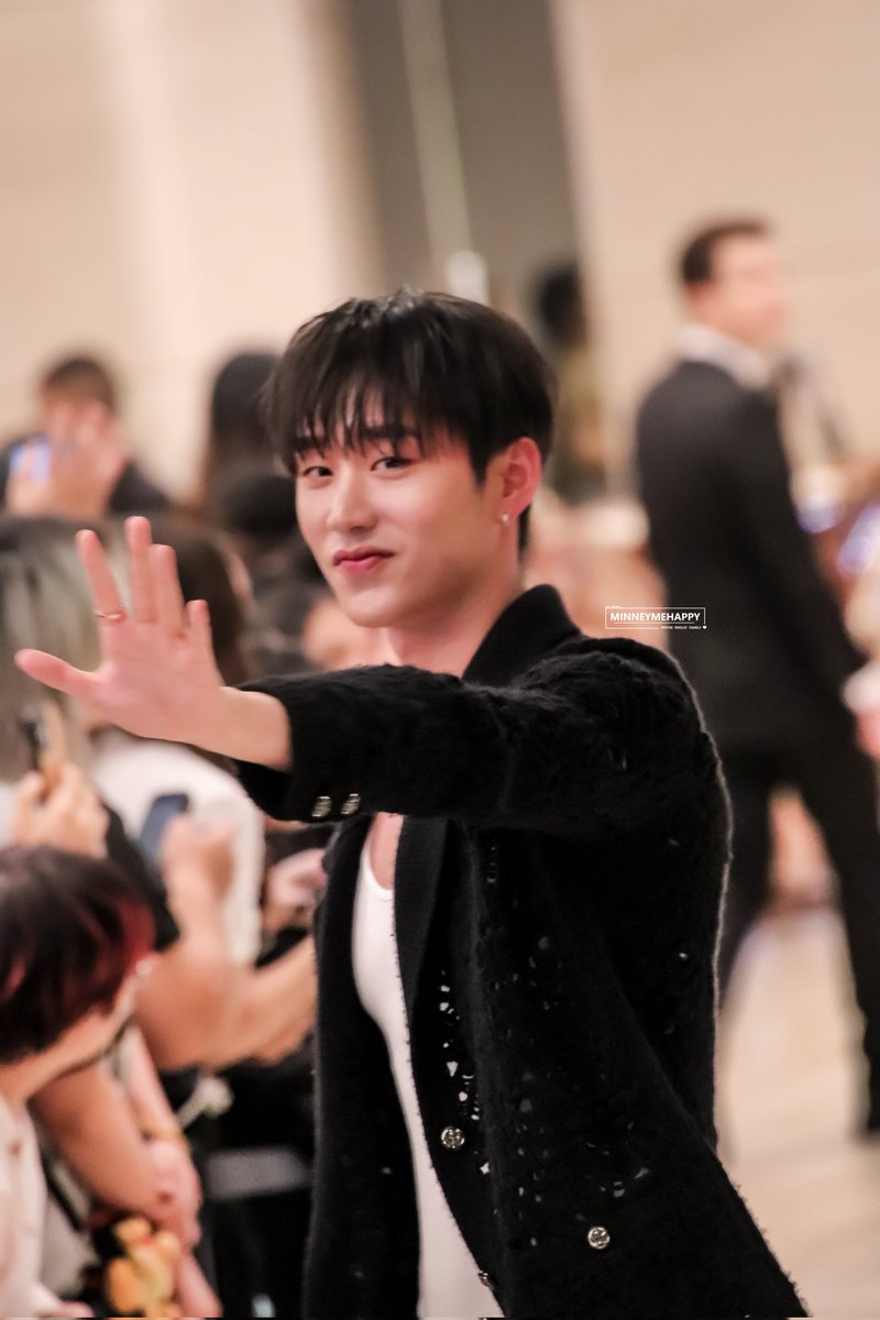 🦈 𝐌𝐢𝐧𝐧𝐞𝐲𝐦𝐞𝐇𝐚𝐩𝐩𝐲 🐈⬛✨️ (@minneymehappy_) on Twitter photo สำหรับเราแล้ว เอสคือคนที่นี่วางใจได้เสมอ ว่าถ้าเอสรู้ว่ามีคนมารอยังไงเค้าก็จะเดินมาหา แล้วก็มาจริงๆไม่ผิดจากที่คิดไว้เลย ขอบคุณนะ ขอบคุณที่ทำให้รู้สึกถูกรักอยู่เสมอ 🥹😭
— 250827 | <a href="/EstRvp/">est_rvp</a>🦈 🥂
🖤 EST SUPHA X CHANEL ✨️
#BleuLExclusif  #BleuDeCHANEL 
#CHANELFragrance #Est_Rvp สำหรับเราแล้ว เอสคือคนที่นี่วางใจได้เสมอ ว่าถ้าเอสรู้ว่ามีคนมารอยังไงเค้าก็จะเดินมาหา แล้วก็มาจริงๆไม่ผิดจากที่คิดไว้เลย ขอบคุณนะ ขอบคุณที่ทำให้รู้สึกถูกรักอยู่เสมอ 🥹😭
— 250827 | <a href="/EstRvp/">est_rvp</a>🦈 🥂
🖤 EST SUPHA X CHANEL ✨️
#BleuLExclusif  #BleuDeCHANEL 
#CHANELFragrance #Est_Rvp