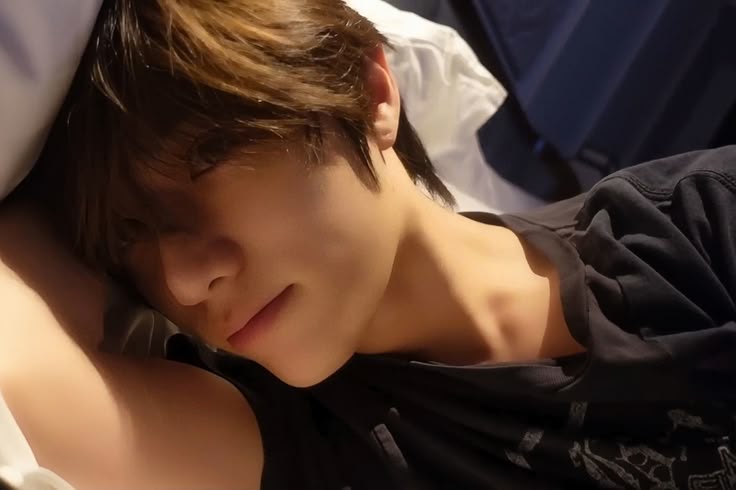 ⠀
i’m clocking out! g’night =_= 
⠀