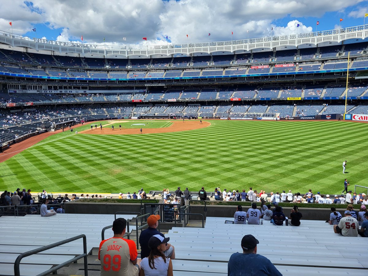 omackson's tweet photo. Summer days were made for the bleachers. #Yankees #Bleachercreatures https://t.co/ejsmWHYATn