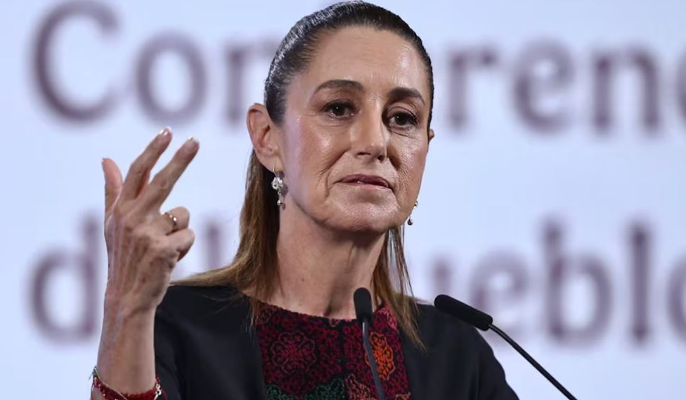 Elude Sheinbaum cuestionamientos sobre mansión de Fernández Noroña y propone centrar atención en García Luna dlvr.it/TMk38s