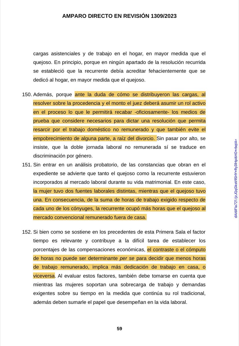 MoraErica's tweet photo. ‼️Esta sentencia de la Primera Sala corrigió una interpretación que ponía en riesgo la igualdad en los divorcios.

✳️El fallo impide que alguno de los cónyuges quede en condiciones de pobreza a consecuencia del divorcio. 

📌Hechos: Una mujer de Querétaro durante años trabajó en dos empleos y aportó más ingresos que su esposo, sin embargo, la mayor parte de su sueldo la destinó a los gastos del hogar y al cuidado de su hijo. En cambio, su ex cónyuge usó sus recursos para adquirir bienes inmuebles. Al divorciarse, ella quedó en desventaja económica. En el juicio de divorcio le negaron la compensación económica porque tuvo dos empleos remunerados durante el matrimonio, es decir no se dedicó exclusivamente a las labores del hogar y de cuidado de su hijo. 

⚖️Criterio jurídico de la @SCJN: La compensación no exige exclusividad. No es necesario haberse dedicado solo al hogar; basta con haber asumido, en alguna medida, esas tareas. El juez deberá asumir un rol activo para evitar que en el divorcio se legitimen situaciones de inequidad. 
Amparo Directo en Revisión 1309/2023

🔗Aquí la Nota informativa de @PortalJudicial ➡️: https://t.co/eadeE4C7sY