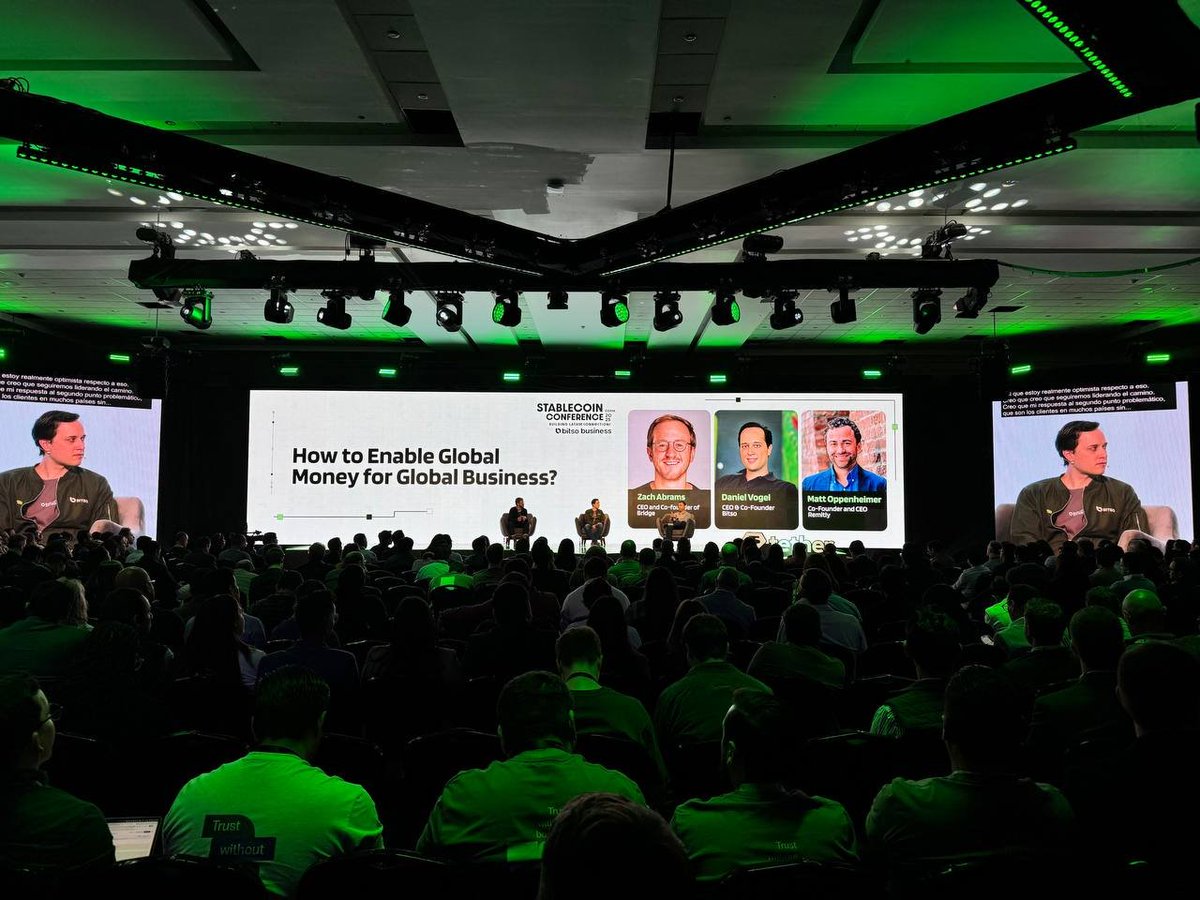 ¡Ya estamos en la Stablecoin Conference 2025!

¿Cómo facilitar dinero global para negocios globales?

Lo conversan <a href="/zcabrams/">Zach Abrams</a>, CEO de <a href="/Stablecoin/">Bridge</a>; y Matt Oppenheimer, CEO de <a href="/remitly/">Remitly 🌎</a> junto a <a href="/vogelito/"></a> de <a href="/Bitso/">Bitso</a>.