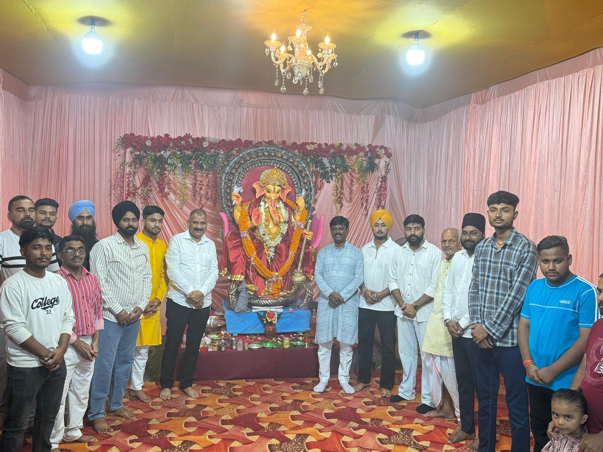 श्री श्री गणेश पूजा कमिटी, टिनप्लेट नानक नगर बॉयज क्लब द्वारा आयोजित गणेश पूजा के संध्या आरती में सम्मिलित हुए और भगवान गणेश की आराधना किए।

भगवान गणेश सभी का कल्याण करें।
#ganeshchaturthi #Aarti