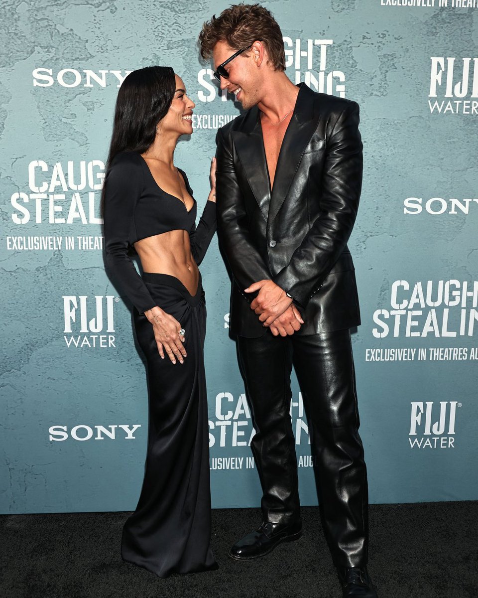 SonyPicturesMX's tweet image. Atrapados en la premier de Nueva York. 🗽

#AtrapadoRobando 🏃‍♂️🕶🔫 28 de agosto, exclusivamente en cines.