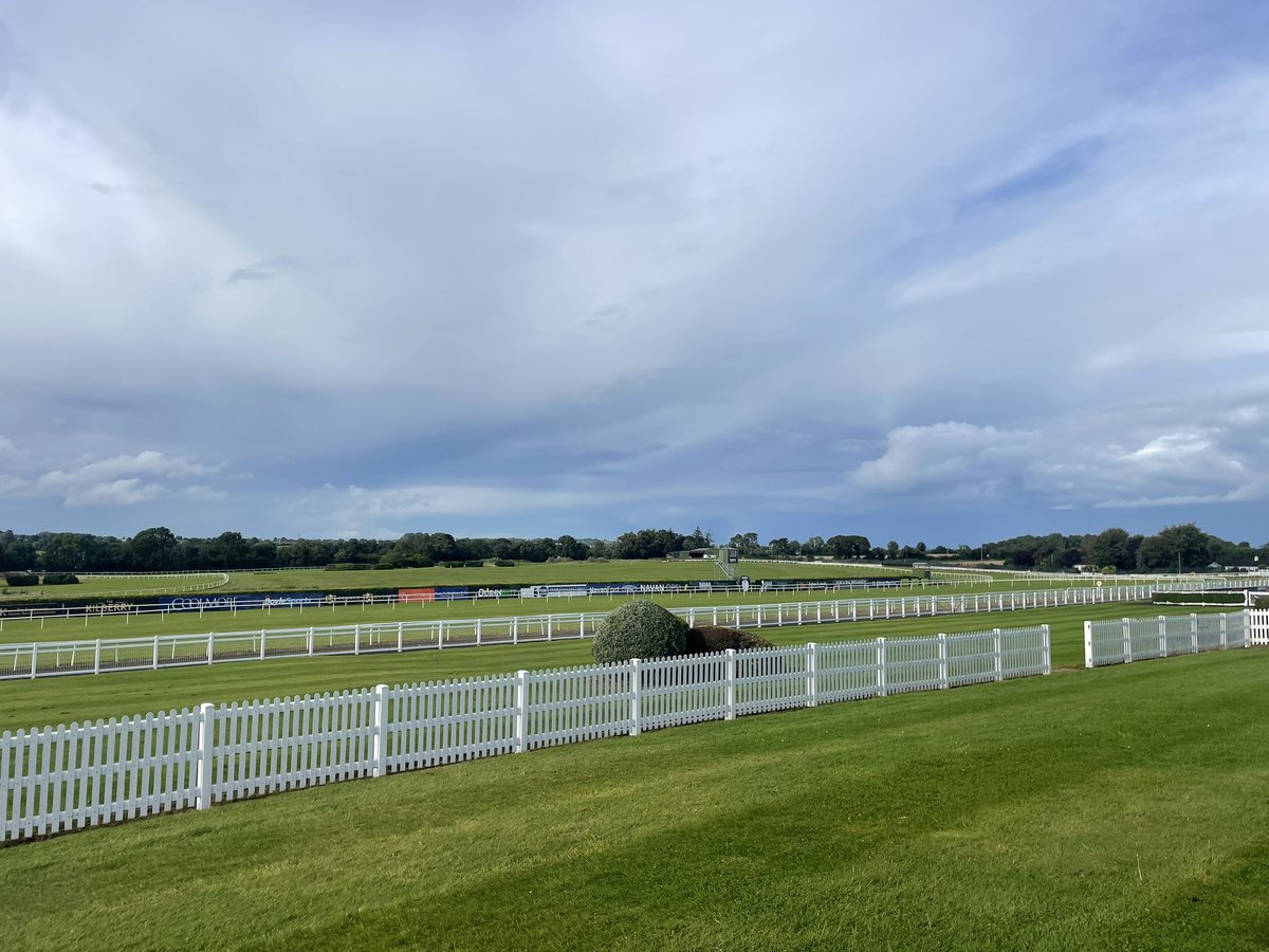 Ready for racing tomorrow, an all flat card 🐎 

First race: 2.30pm | Last Race: 5.35pm 

Tickets ➡️ navanracecourse.ie/summer-racing-…