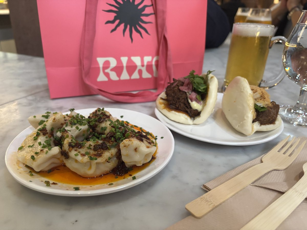 Popped into London for a bit of shopping, and had to see what Mercato Mayfair was like.

Steamy &amp; Co’s pork dumplings are to die for 😍