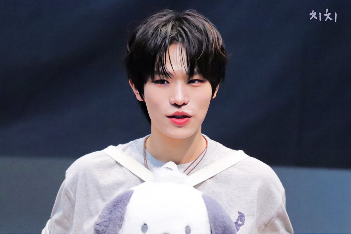 250710 임정빈

말랑정빈이
૮₍´˶• . •⑅₎ა말랑강쥐가 따로없네

#POW #POW_GRIID #파우 #정빈 #임정빈 #パウ #ジョンビン #정진