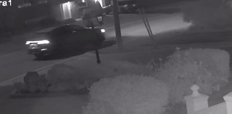 PeelPolice's tweet image. Arrest Made, Additional Suspects Sought in Attempted-Kidnapping

For More Images and Information Read More: 
peelpolice.ca/Modules/News/i…