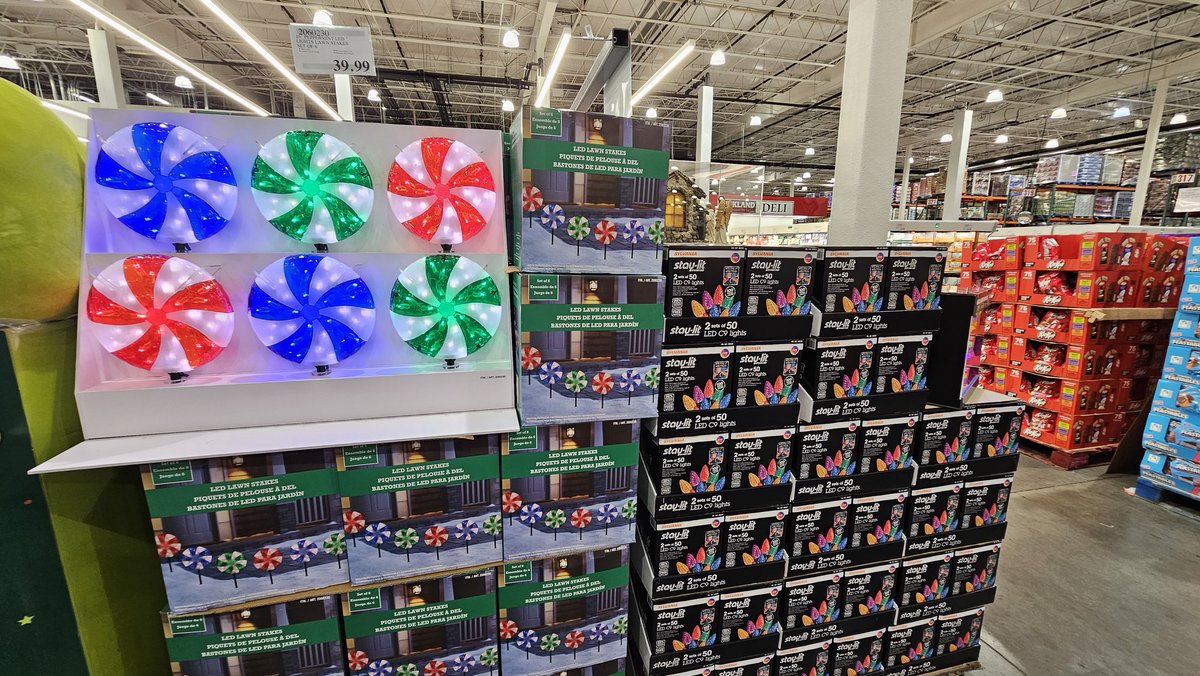 VankoVision's tweet photo. Happy #LaborDayWeekend !  I came looking for Easter Egg dye, but this was all I could find! https://t.co/LlwGGG56FF