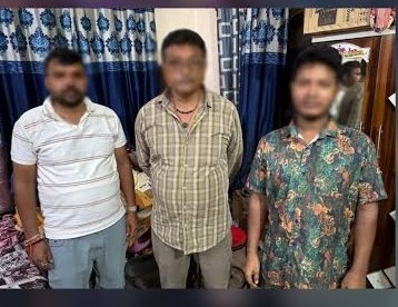 महंगे शौक की लत बना दिया — वैश्या ❌

कुछ दिन पहले वाराणसी के एक गेस्ट हाउस में पुलिस द्वारा छापा मारा गया ।

छापा के दौरान ऐसी चीजें सामने आई जो हैरान करने वाली थी — 

गेस्ट हाउस में देह व्यापार का गंदा कृत्य चालू था ।

ऐसे ऐसे लड़कियां शामिल थी जिनके बारे में जानकार खुद प्रशासन