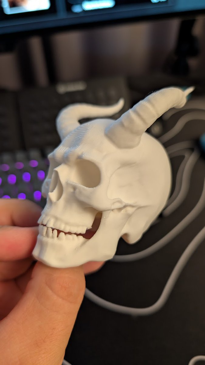 JimPanseGamer's tweet image. Anzeige
Wir haben im Stream Meshy AI getestet und dabei ein paar richtig coole 3D-Modelle generiert – teils komplett neu, teils aus Bildern erstellt. Gedruckt habe ich sie (noch als Anfänger) auf meinem P1S und bin echt zufrieden mit dem Ergebnis 💯
Aktuell gibt’s für alle neuen…