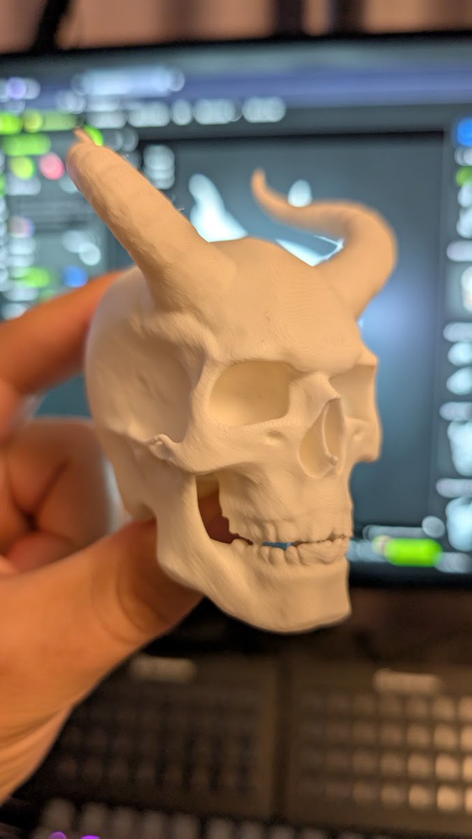 JimPanseGamer's tweet image. Anzeige
Wir haben im Stream Meshy AI getestet und dabei ein paar richtig coole 3D-Modelle generiert – teils komplett neu, teils aus Bildern erstellt. Gedruckt habe ich sie (noch als Anfänger) auf meinem P1S und bin echt zufrieden mit dem Ergebnis 💯
Aktuell gibt’s für alle neuen…