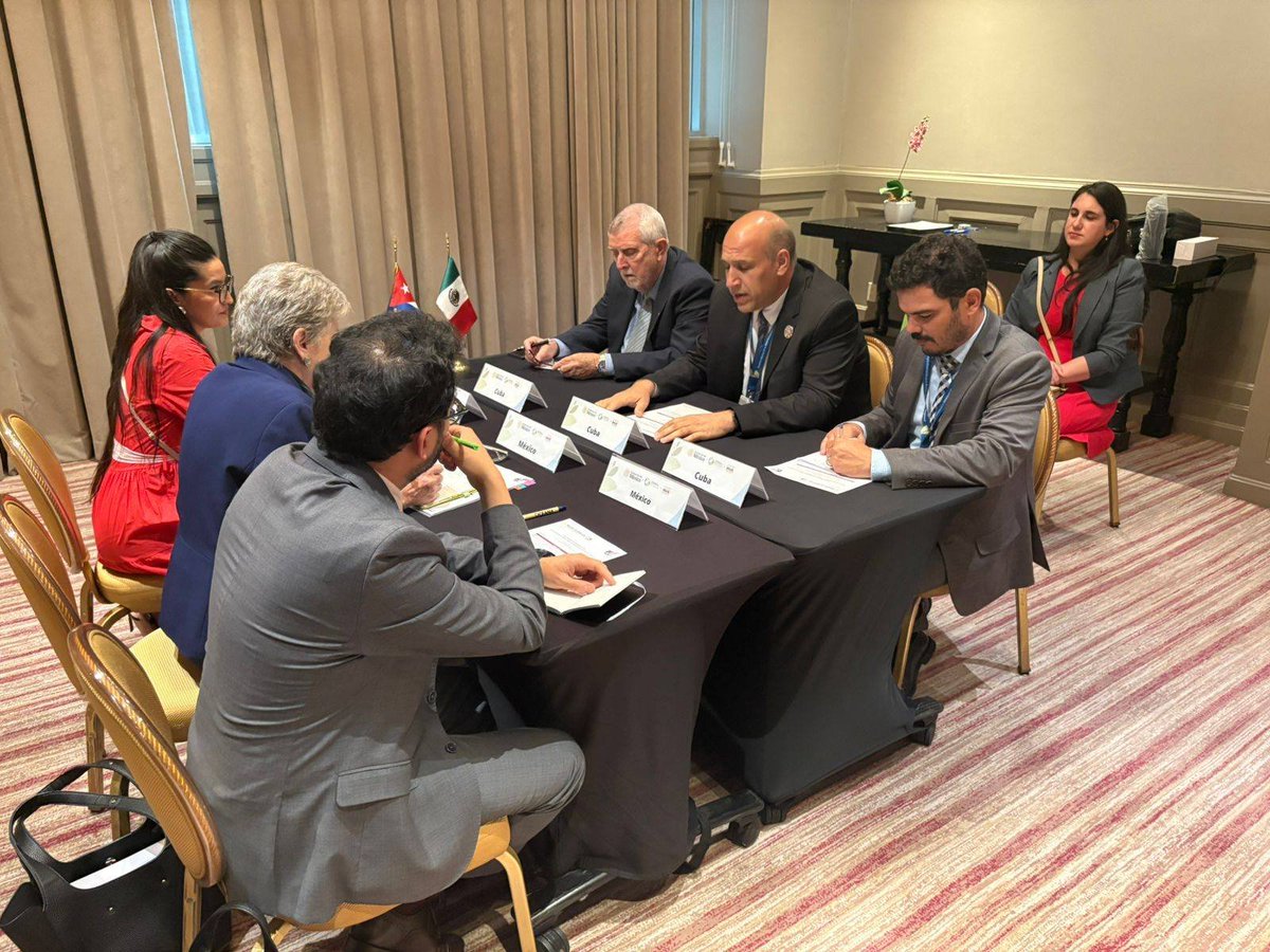 Acompañé al viceministro de Ciencia, Tecnología y Medio Ambiente de #Cuba 🇨🇺, Rudy Montero, en su encuentro con la secretaria de Medio Ambiente de México, <a href="/aliciabarcena/">Alicia Bárcena</a>.

🤝💚Se firmó Memorando de Entendimiento SEMARNAT–CITMA para fortalecer la cooperación ambiental y climática.