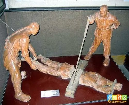 어제 배운거
고대 중국에서는 요참형이라는 사형 방법이 성행했었는데 말 그대로 작두로 허리를 잘라버렸다고 함 참수형과 달리 요참형은 즉사 할 확률이 낮았기 때문에 사형수는 자기 하반신을 보면서 오랜 시간동안 천천히 고통스럽게 죽어갔다고 함