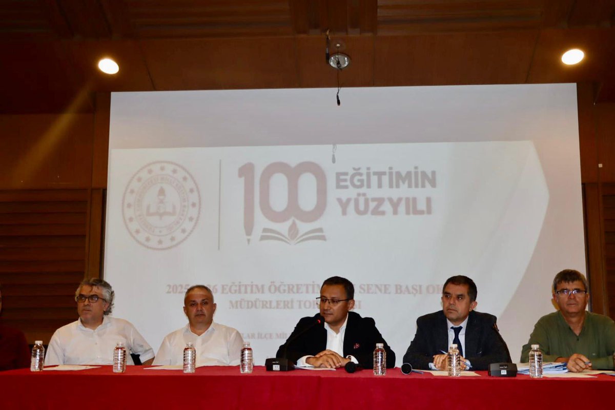 Kaymakamımız Abdullah UÇGUN, 2025-2026 eğitim-öğretim yılına daha güçlü bir başlangıç yapmak, okullarımızın ihtiyaçlarını değerlendirmek ve önümüzdeki dönemin yol haritasını belirlemek amacıyla resmi ve özel okul müdürleri ile bir araya geldi.

📍Bağcılar Edip İplik MTAL