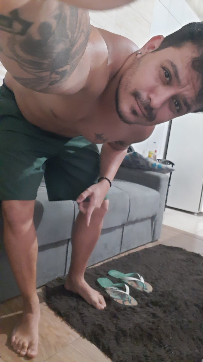 Vc lambe o pé e o chinelo tbm ? Hahaha... 

privacy.com.br/@Leopdl23

#feetworshi̇p #feetfetısh #footfetısh #foot