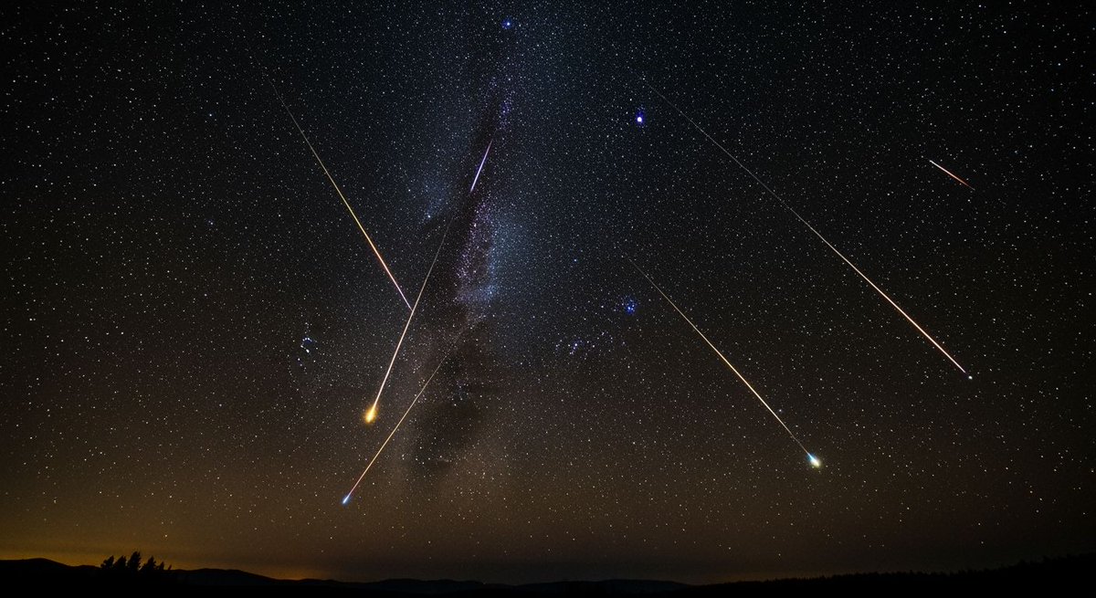 p_chusaengsri's tweet image. A stunning night sky filled with twinkling stars and multiple bright meteors streaking across the dark expanse of the cosmos.
#StarlitNights #MeteorShower #CosmicWonder #NightSkyMagic #CelestialBeauty