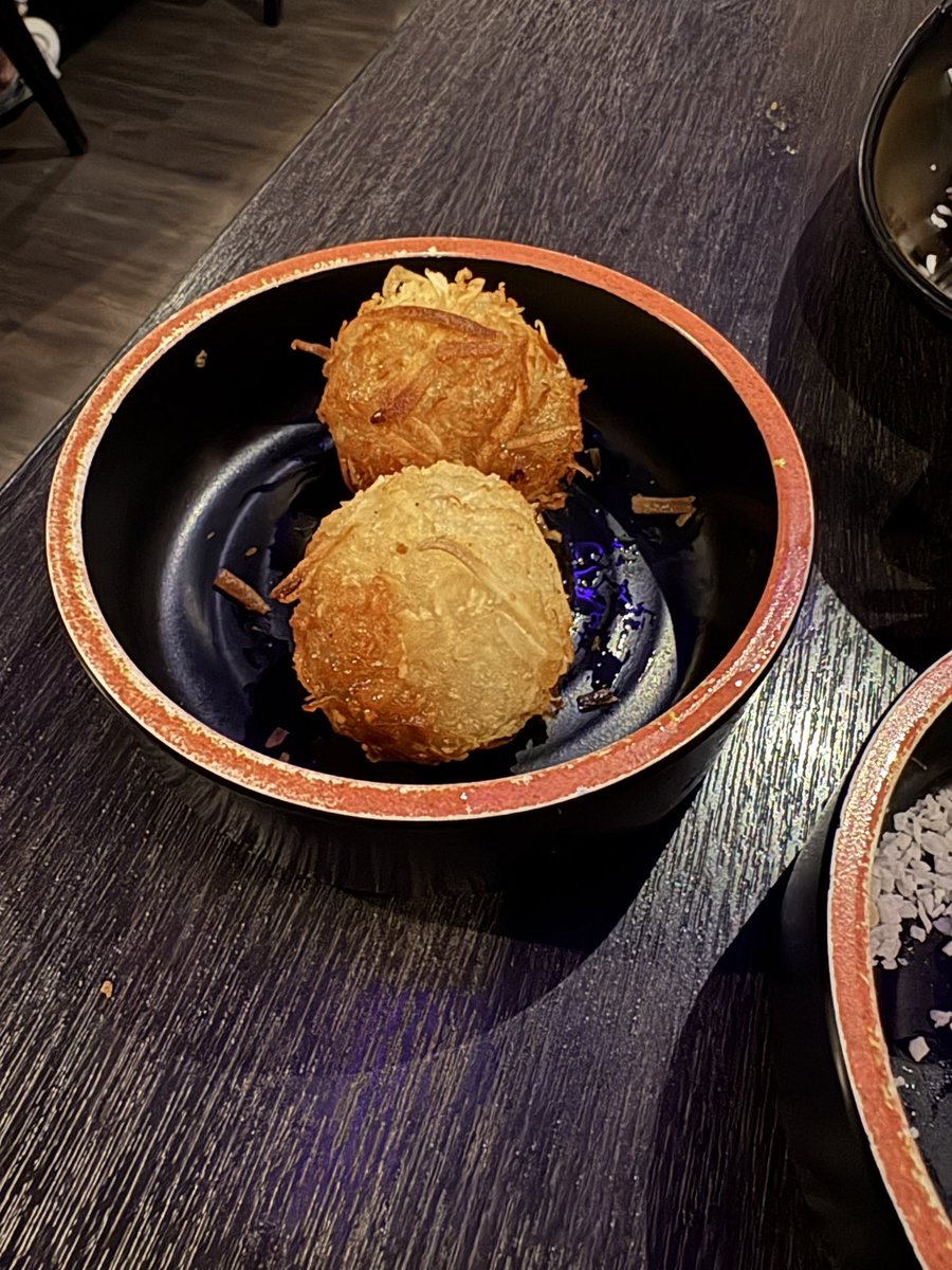 Some nice ‚all you can eat’ dinner with the wife 🧡. There is SO much choice
