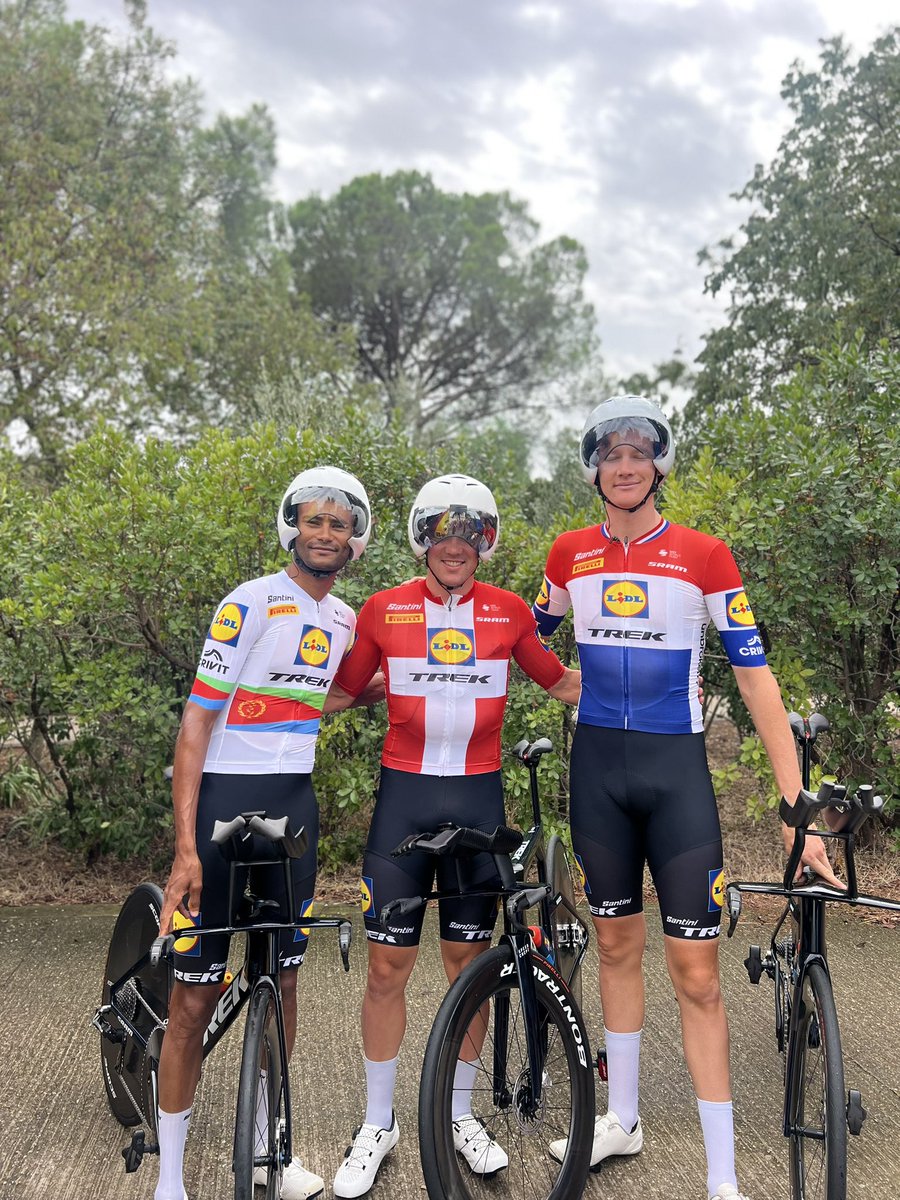 It’s Team Time Trial day here at <a href="/lavuelta/">La Vuelta</a> which gives us a great excuse to show off these beautiful jersey’s 😍

#Lavuelta25
