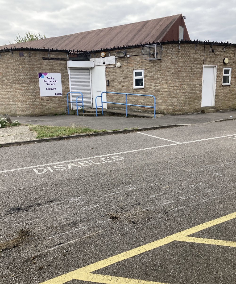 Burnt out vehicle 🚗🔥

NET Officers attended Limbury Park due to reports of a burnt out abandoned vehicle. Officers arranged for recovery by ASM - with the unsafe vehicle now being removed

<a href="/lutoncouncil/">Luton Council</a>