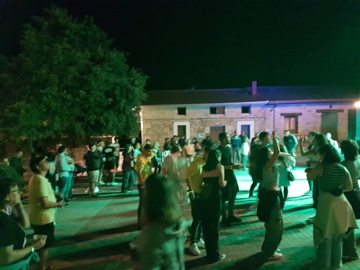 🎉Partido de la Sierra en Tobalina celebra este sábado su Día del Municipio.

🎵 La celebración arrancará el viernes por la noche y seguirá todo el día del sábado, que abrirá con un pasacalles por la mañana.

🎙️Hablamos con Luis Mª Gómez, alcalde del Partido de la Sierra.