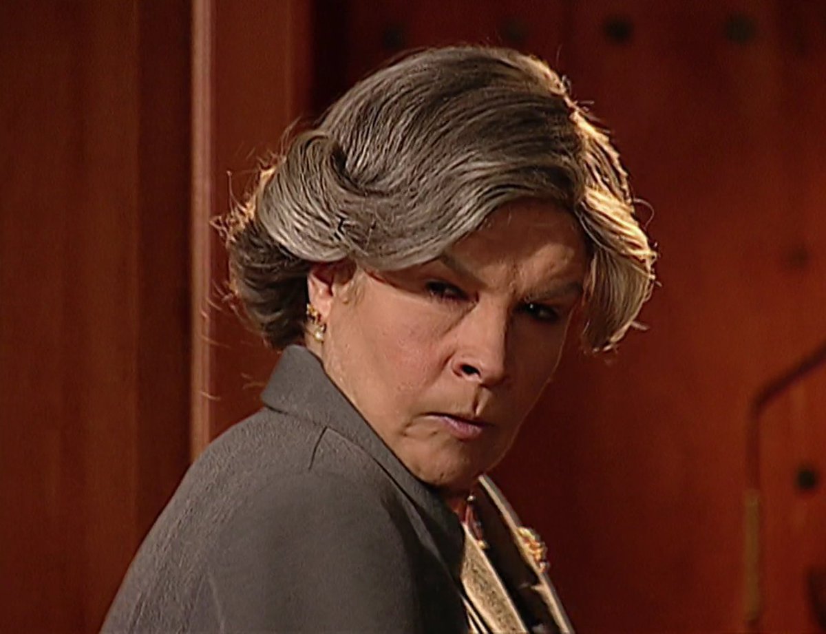 PasdeGavilanes's tweet photo. #PasiónDeGavilanes #PDG48 Doña Raquel amenaza a Eva y le ordena que se marche lejos de Ruth. https://t.co/9ptRGBIuoT
