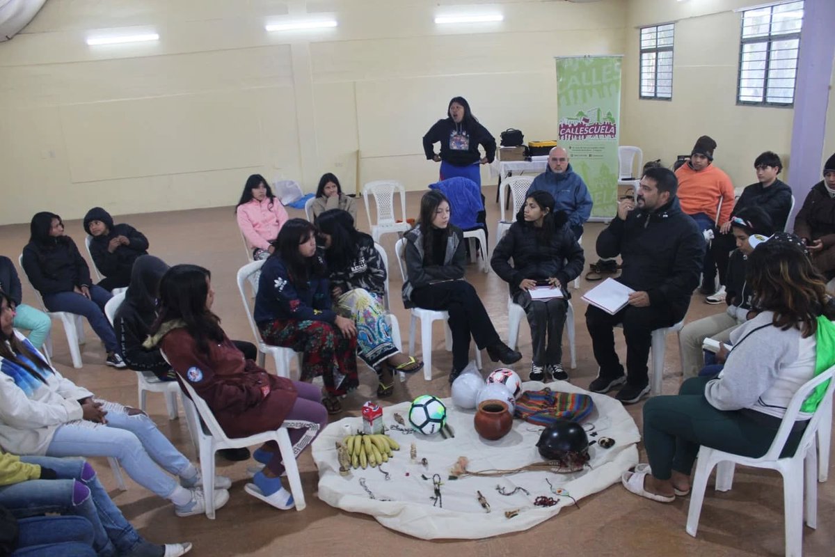 ✨Ayer, martes 26/08, más de 40 jóvenes de los pueblos Mbya, Avá, Yshyr, Aché y Maká se reunieron en el 2do Encuentro Intercomunitario en Asunción.

🌱Dialogaron sobre salud mental, prevención del consumo y vida digna.
💬“El agua, el aire y la tierra son derechos, no mercancías”.