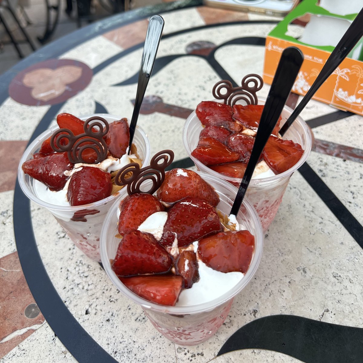 パーティー後海インして、BB4回目、5回目公演観てきました🥹色々な感情と思い出が湧き上がりラス回は号泣😭😭そして念願のグラニータを食べてきた！🍓めちゃ美味しいです！おすすめ！！