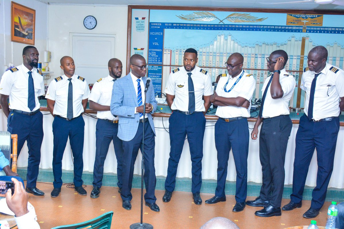 SPLSenegal's tweet photo. ✈️ Journée d’échanges SPLS x APCCAS – Dimanche 24 août 2025 🇸🇳
Un beau moment de convivialité et de réflexion ce dimanche à l’Aéroclub Iba Gueye de Dakar !

#SPLS #APCCAS #AviationSenegal #Pilotes #ControleursAeriens #AI #Innovation #AirAfrique #Senegal #Reconnaissance https://t.co/i6JwDl60m4