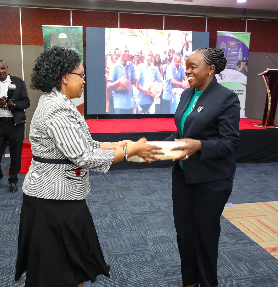 Environment_Ke's tweet photo. Environment CS, Dr. @DeboraBarasa has officially launched preparations for the 27th International Union of Forest Research Organizations (IUFRO) World Congress, which will be held in Nairobi from 5th-11th August 2029.
#IUFRO2029 #ForestryResearch #ClimateAction #15BillionTrees https://t.co/cIr8OuxUx6
