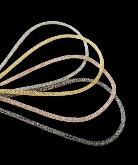 ジャパンジュエリーフェアへ。CZ(キュービックジルコニア)入りの金色･銀色･銅色･黒色メッシュネックレスを色チ買い。
こちらはメッキしたステンレスメッシュの中にCZがぎっしりと詰められているので、K18のソックスチェーンのようにメッシュがつぶれる心配なし。