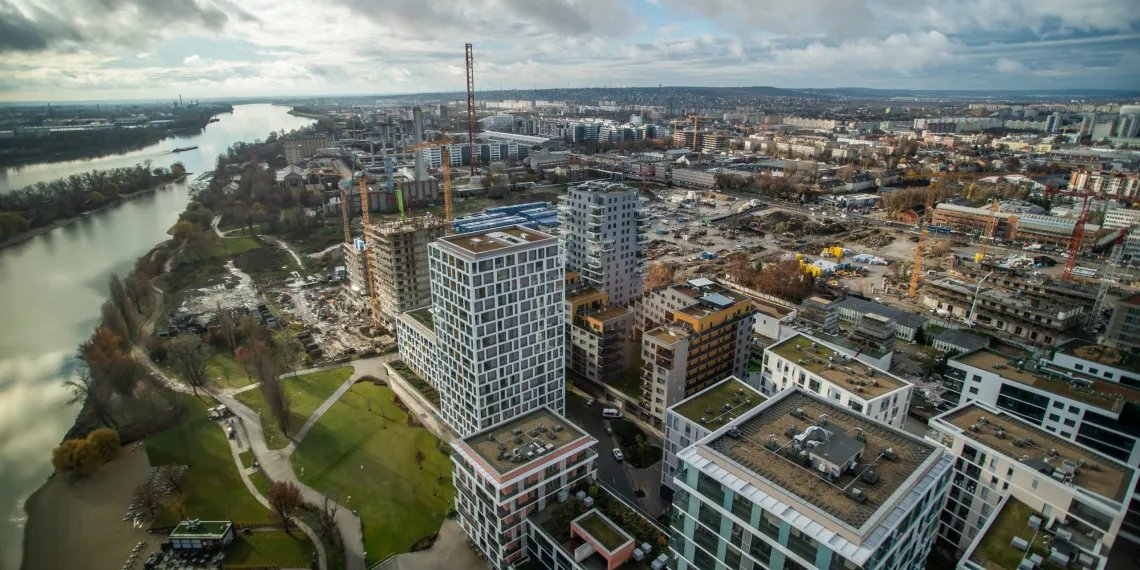 HajduPress's tweet image. Még öt nap van az Otthon Start program indulásáig, de máris felpörgött az ingatlanpiac

hajdupress.hu/cikk/meg-ot-na…

#OtthonStart #ingatlanpiac #program #fiatalok #lakhatás