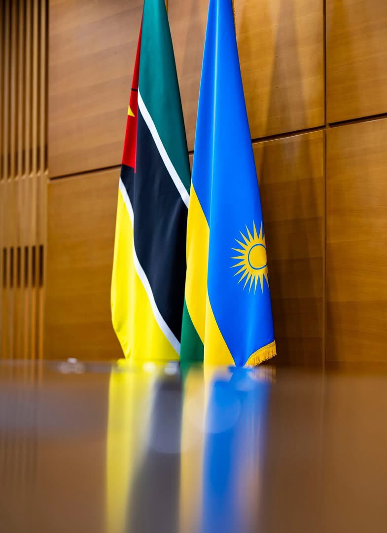 This afternoon at Urugwiro Village, President Kagame received President Daniel Francisco Chapo of the Republic of Mozambique, as he begins a two-day working visit to Rwanda. 

The two Heads of State are now having a tête-à-tête meeting to discuss key areas of ongoing bilateral