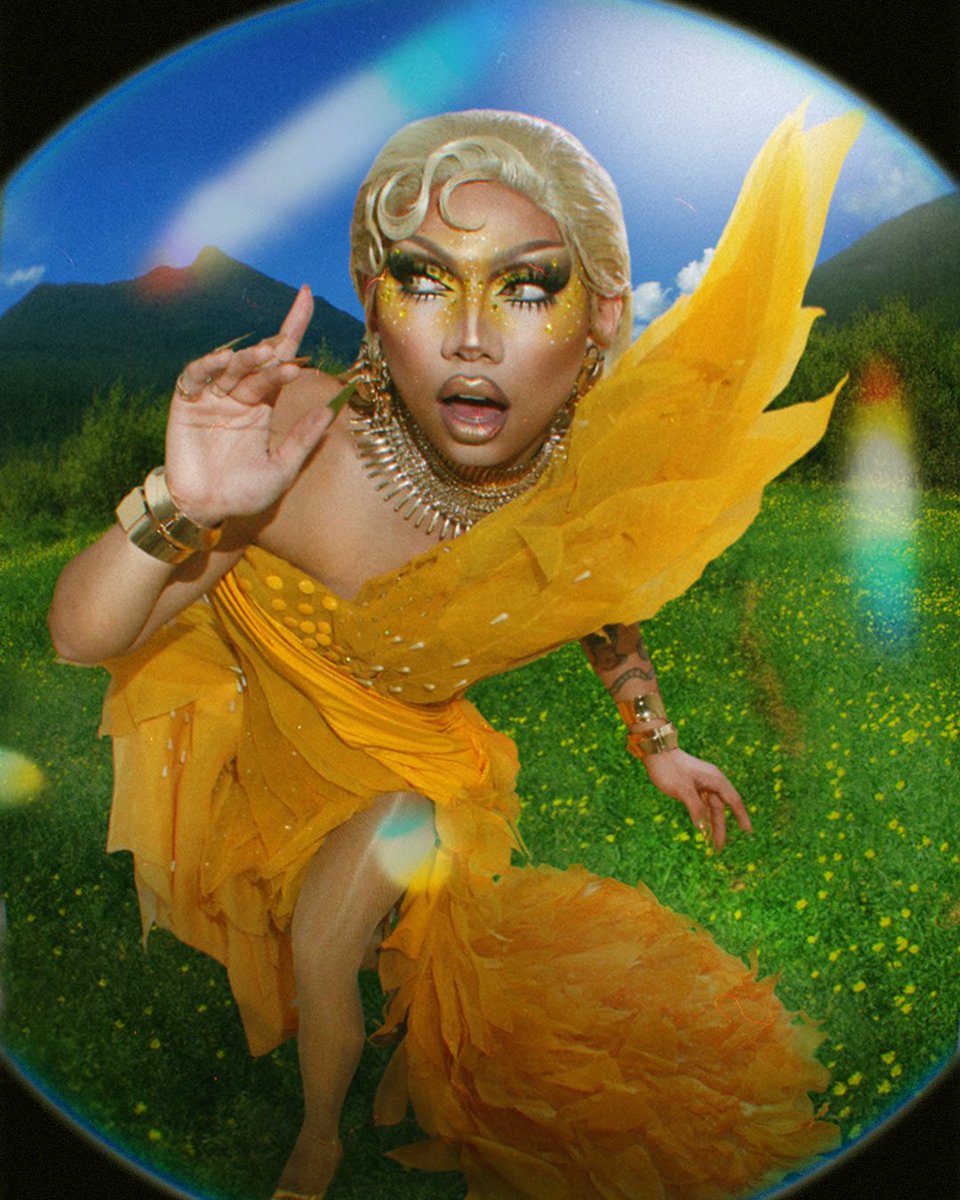 KhiannaWithAK's tweet photo. YELLOW IS SAYING HELLO! 🌞

I am a ray of sunshine after the rain for this runway. A vision of joy crafted from cacao leaves, a symbol of growth, resilience, and nourishment. https://t.co/0jf28qxcma