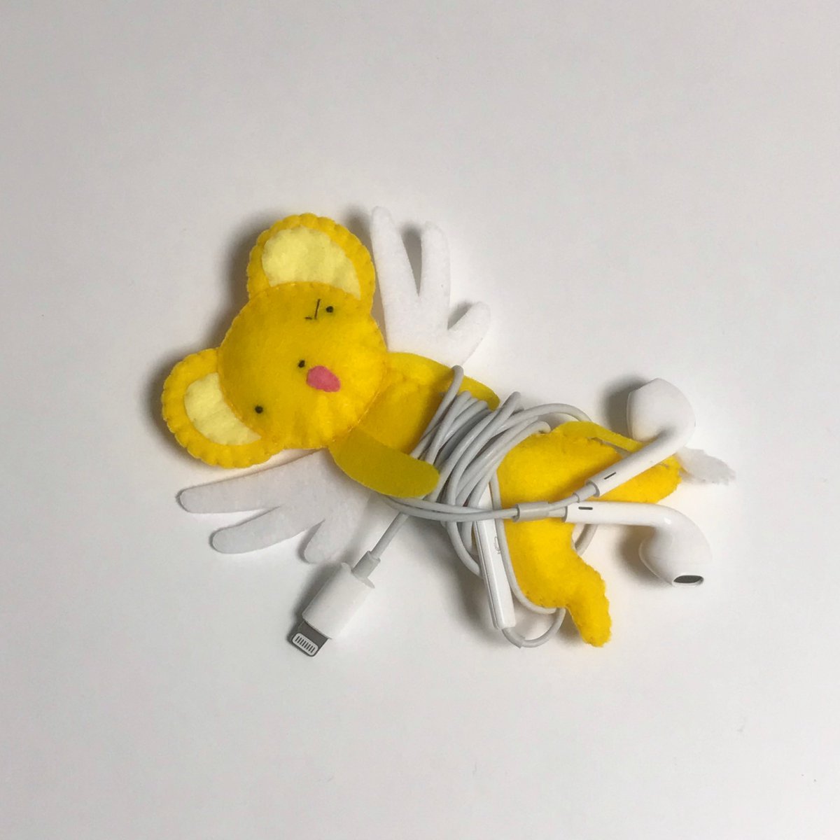 에어팟을  지켜주는걸까… . 아님 잡힌걸까 ❔❔