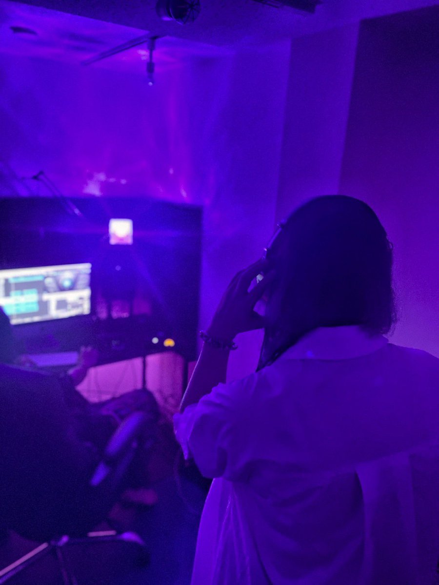 本日2曲目のボーカル撮りが完了…❗️