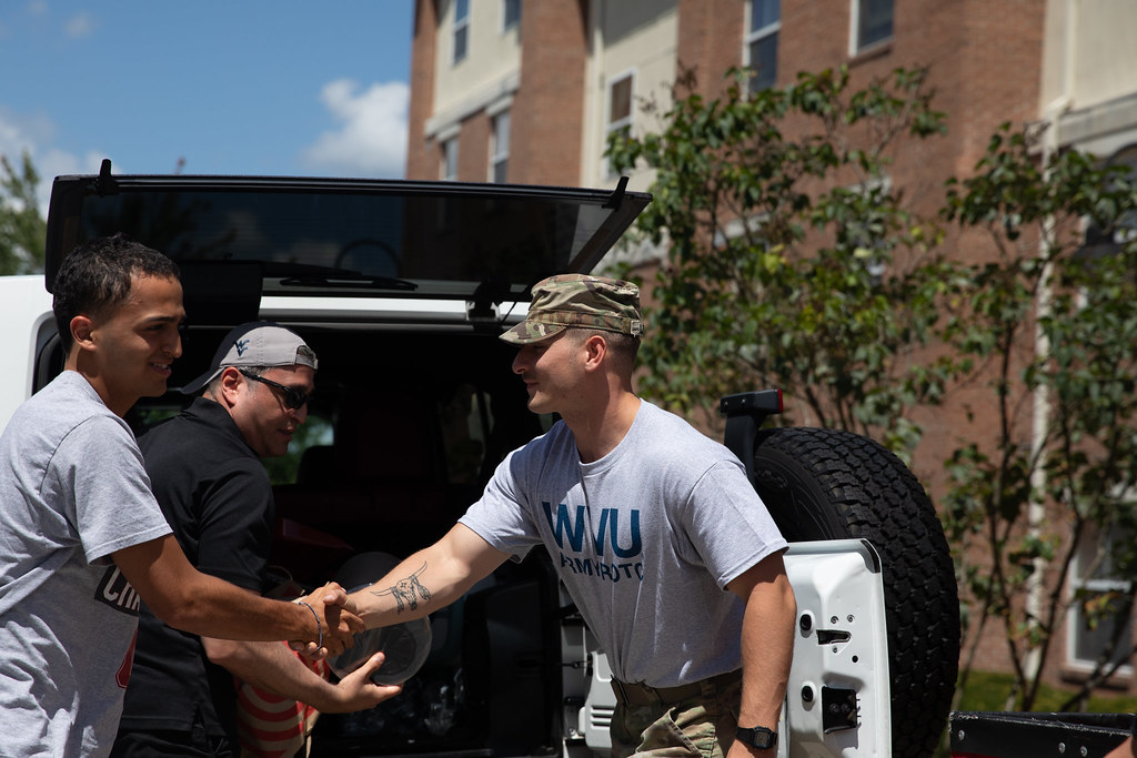 JoinArmyROTC's tweet image. 🙌 A huge pat on the back to these ROTC Cadets, who assisted students with their move-in day on campus! Service to others is a fundamental lesson that every #ArmyROTC cadet learns from the very beginning.
For information about joining ROTC visit 👉 GoArmy.com/ROTC