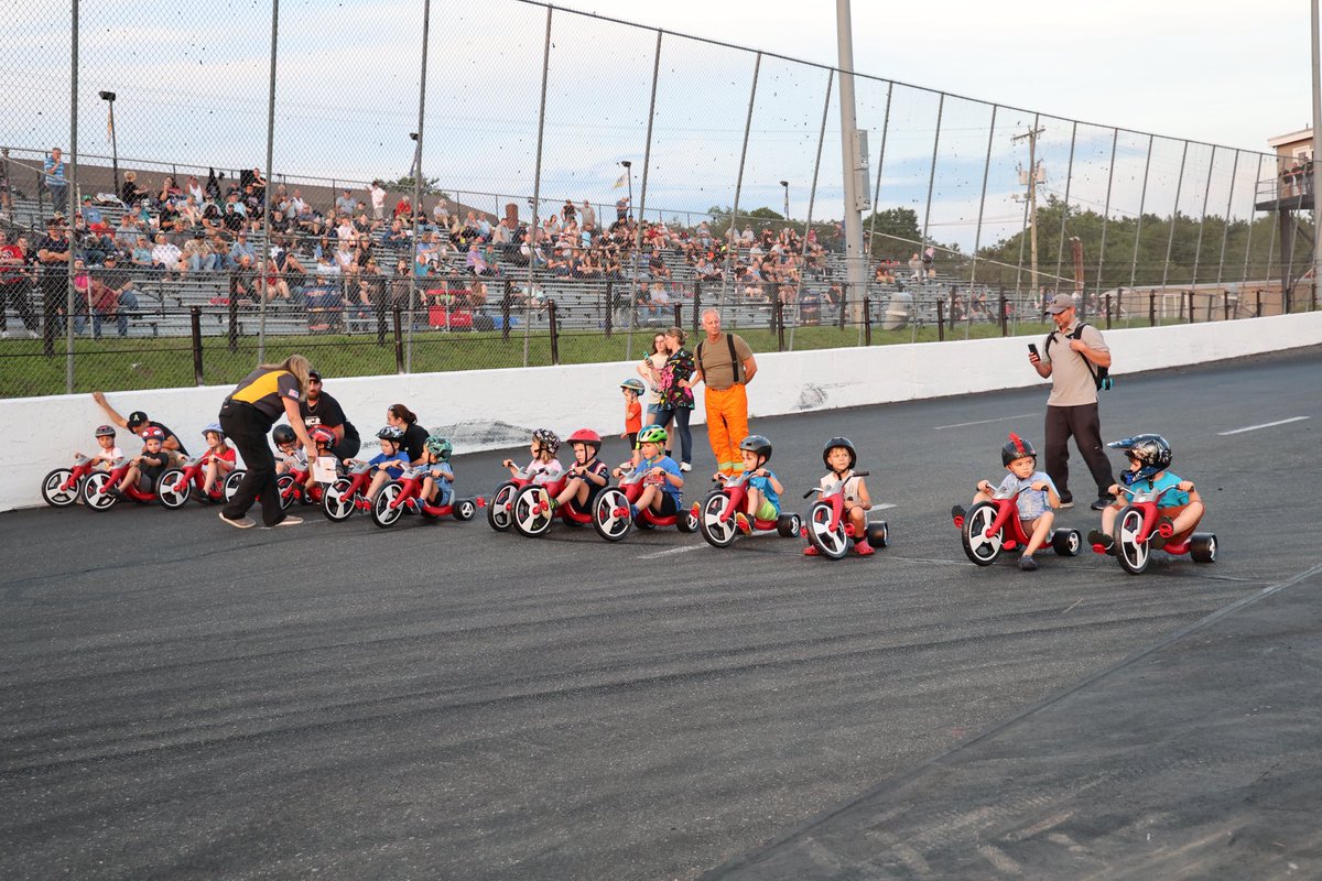 BIG WHEEL SHOWDOWN THIS FRIDAY!
🎟️ Register now for your child to take to the track alongside our Friday night stars: bit.ly/MayburyBigWheel