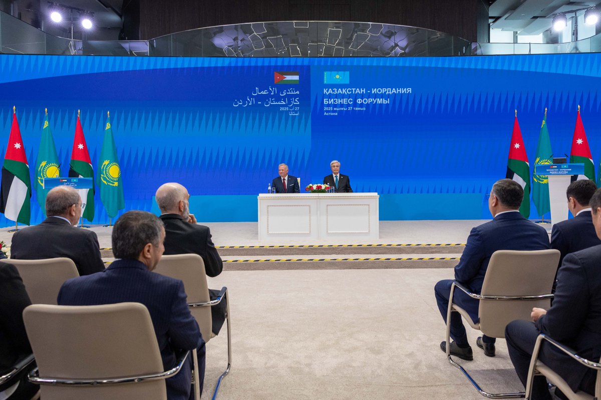 RHCJO's tweet photo. His Majesty King Abdullah II and #Kazakhstan President Kassym-Jomart Tokayev attended the closing session of the Kazakhstan-#Jordan Business Forum in Astana, which focused on investment opportunities and strengthening economic partnerships https://t.co/Uh1ItOC8w9