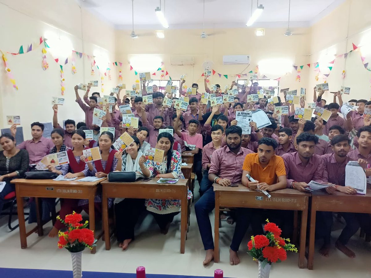South Tripura District Police conducted a Traffic Awareness Programme at Belonia ITI College, educating students on road safety rules and responsible driving. 🚦🚗 <a href="/Tripura_Police/">Tripura Police</a> <a href="/southtripuraDM/">DM South Tripura</a> 

 #RoadSafety #SouthTripuraPolice #TrafficSafety