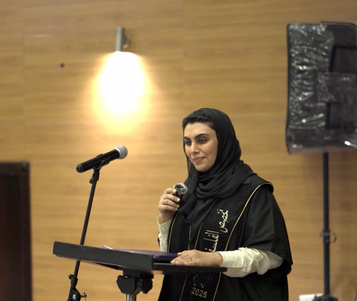 HawazenAbdul's tweet photo. أحمد الله أن كتب لي أن أكون جزءاً من هذه البدايات. 
وكل الشكر والامتنان لوزارة الثقافة، وهيئة الأدب والنشر والترجمة، ومعهد يعقلون العالي، على تخريج أول دفعة في تخصص الفلسفة في المملكة. 
@MOCSaudi 
@LPTC_MOC 
@yaqelon https://t.co/9Wxg6ghkm6