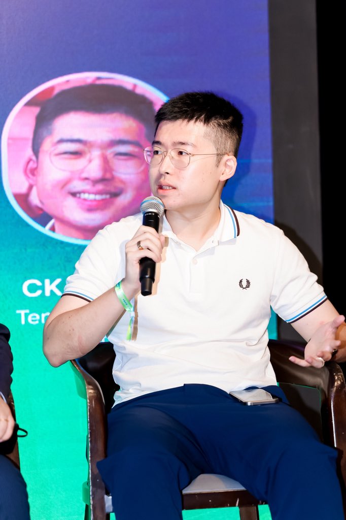 overlyleveraged's tweet image. Sharing about Bittensor with Chinese institutional investors today.
Many OGs here come from Bitcoin mining, so they just get the power of decentralized incentives to drive effective coordination, and how that same force can be applied to AI.