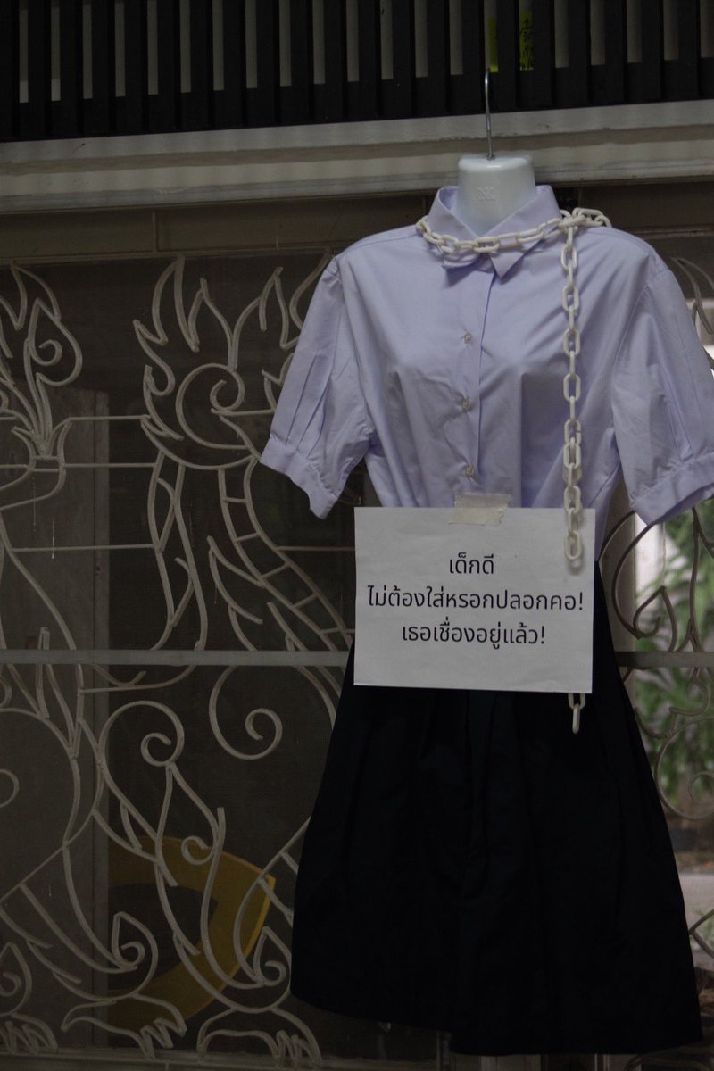 singhdampatnar's tweet photo. 📸 ประมวลภาพกิจกรรมงานนิทรรศการสถานศึกษาของเราน่าอยู่? - หนูไม่ได้ดื้อ หนูแค่มีคำถาม: ชีวิตที่เปลี่ยนผ่านจากมัธยมสุ่มหาลัย 🏫⭐️

👀ชวนย้อนมองอำนาจนิยมในรั้วโรงเรียน ผ่านนิทรรศการ ห้ามพลาด! 2 วันสุดท้าย! 28–29 สิงหาคมนี้ มีกิจกรรมสนุก ๆ รอทุกคนอยู่ อย่าลืมแวะมาชมกันน้าา💥🫵🏻
#จุฬา https://t.co/fxl4wvpKwT